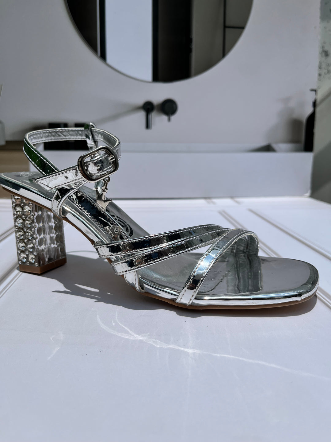 Sandalia Plata con cristales Tzanya 8002