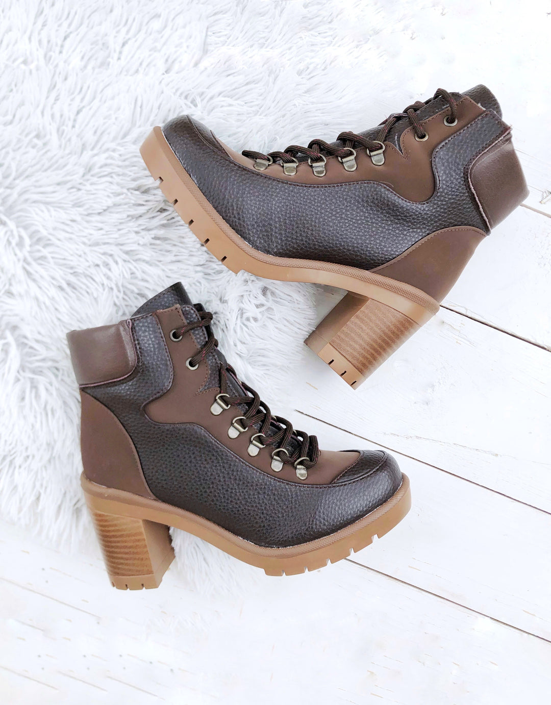 Bota Wild Agujeta Chocolate