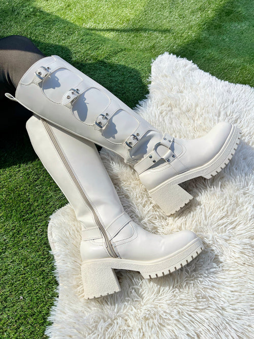 Bota Alta Latte Damayanti