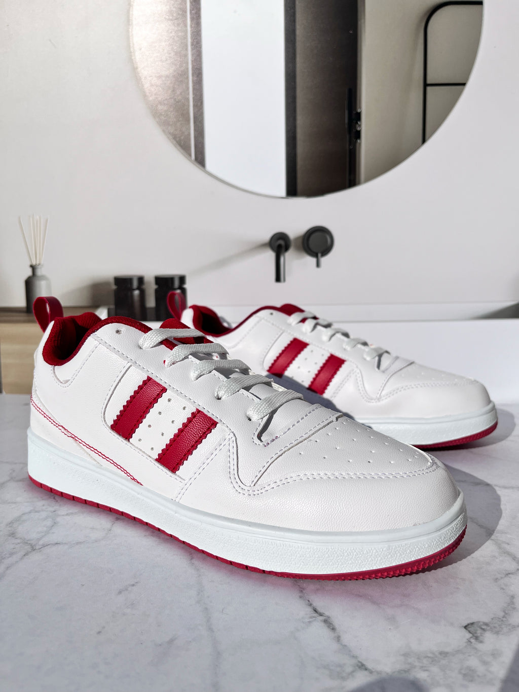 Teni Blanco Yaris Rojo