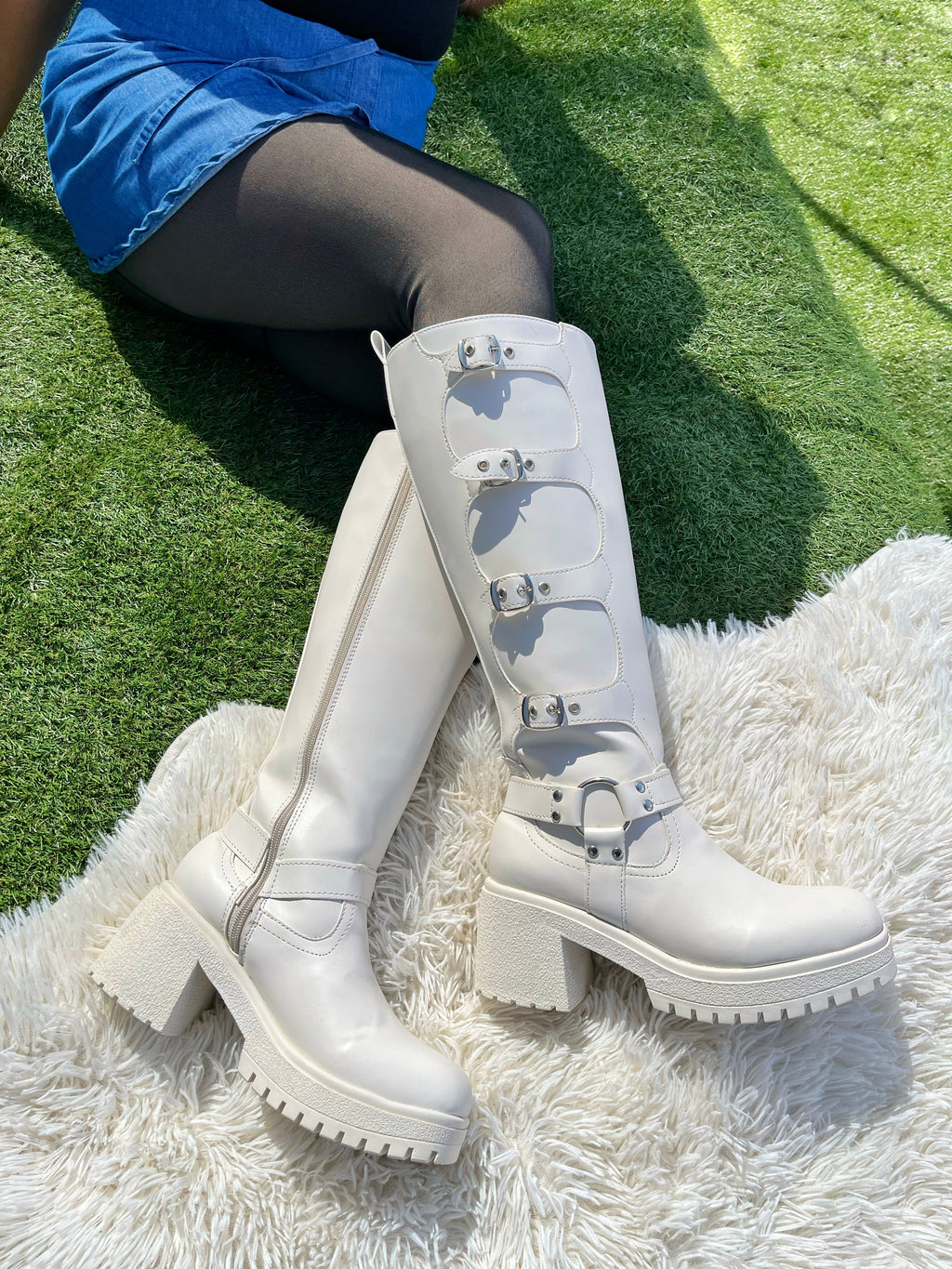 Bota Alta Latte Damayanti