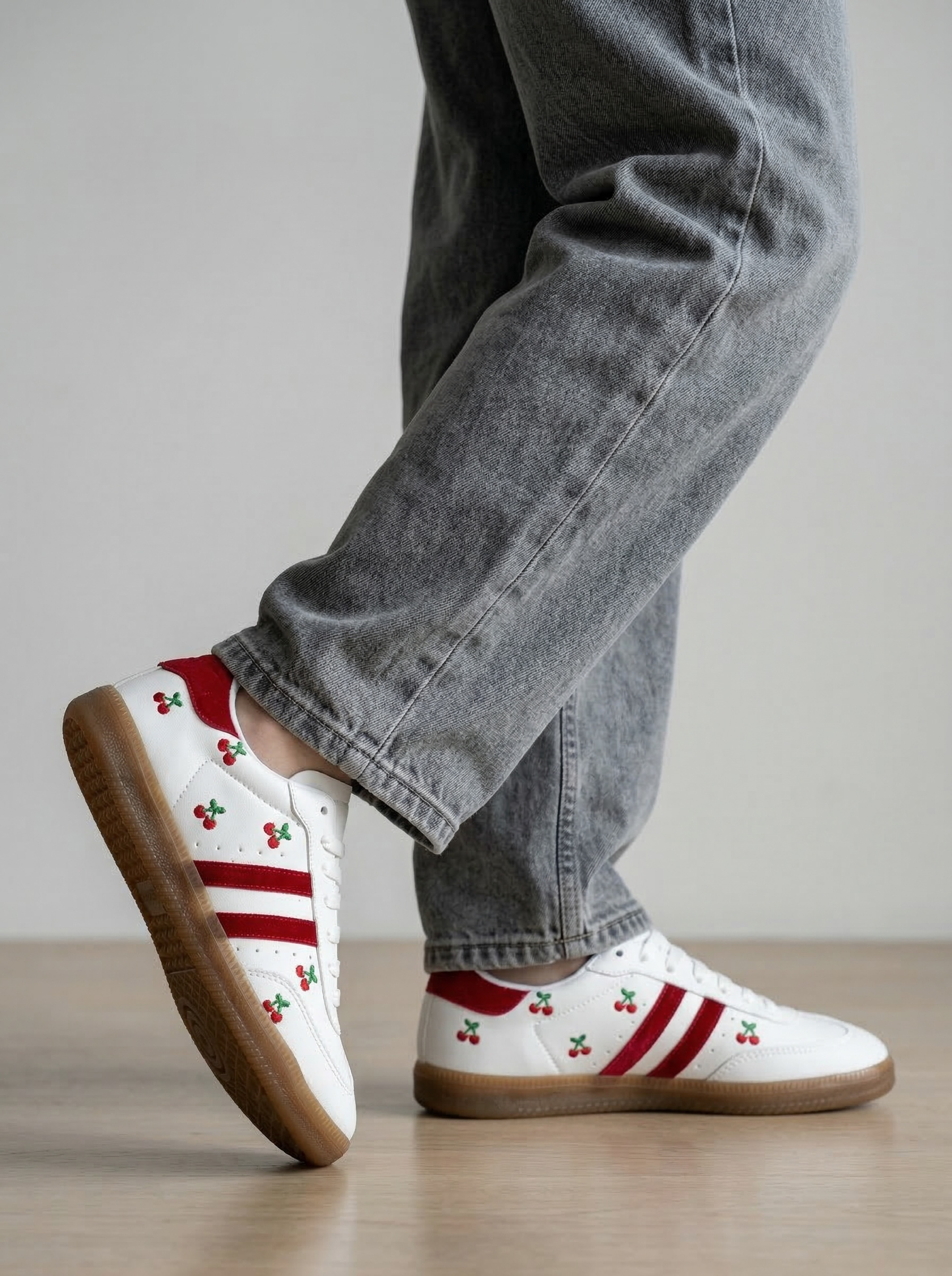 Teni Elfa Blanco y rojo con Cerezas