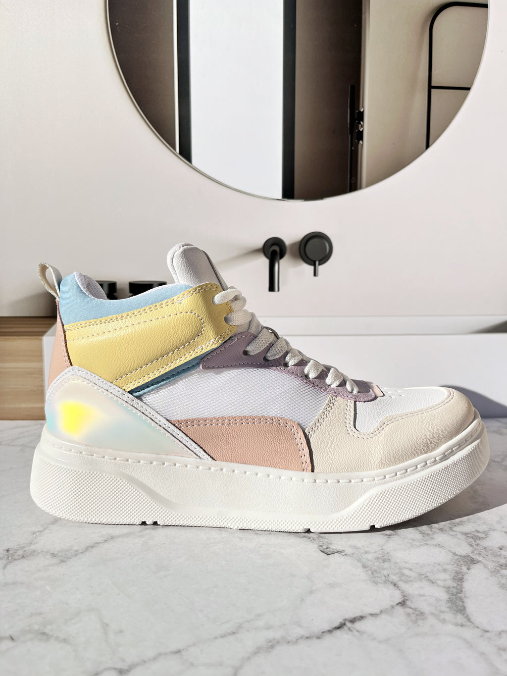 Teni Charlotte Pastel