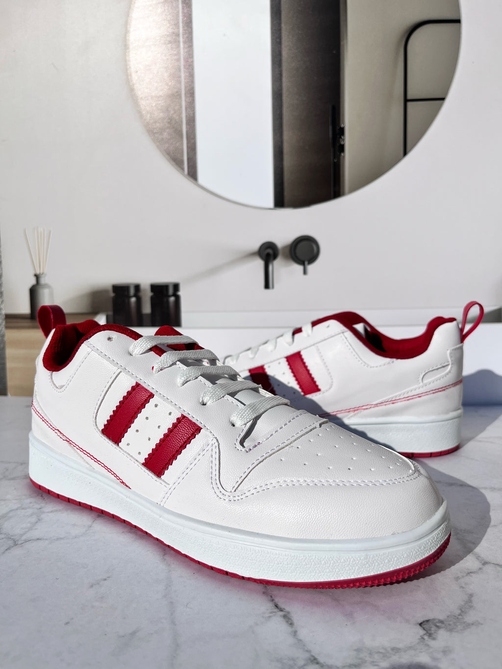 Teni Blanco Yaris Rojo