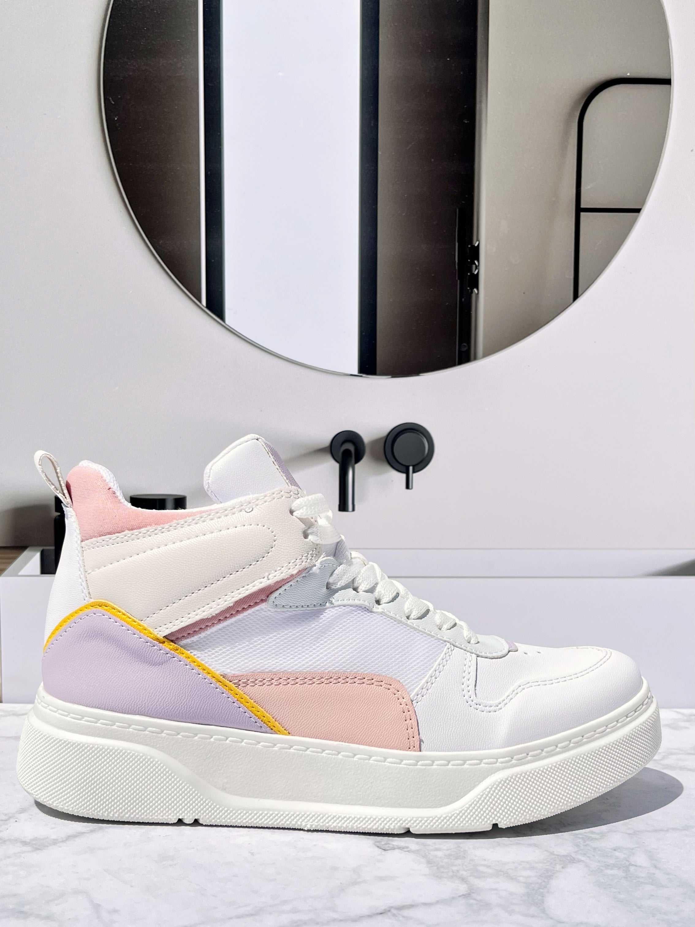 Teni Charlotte Pastel