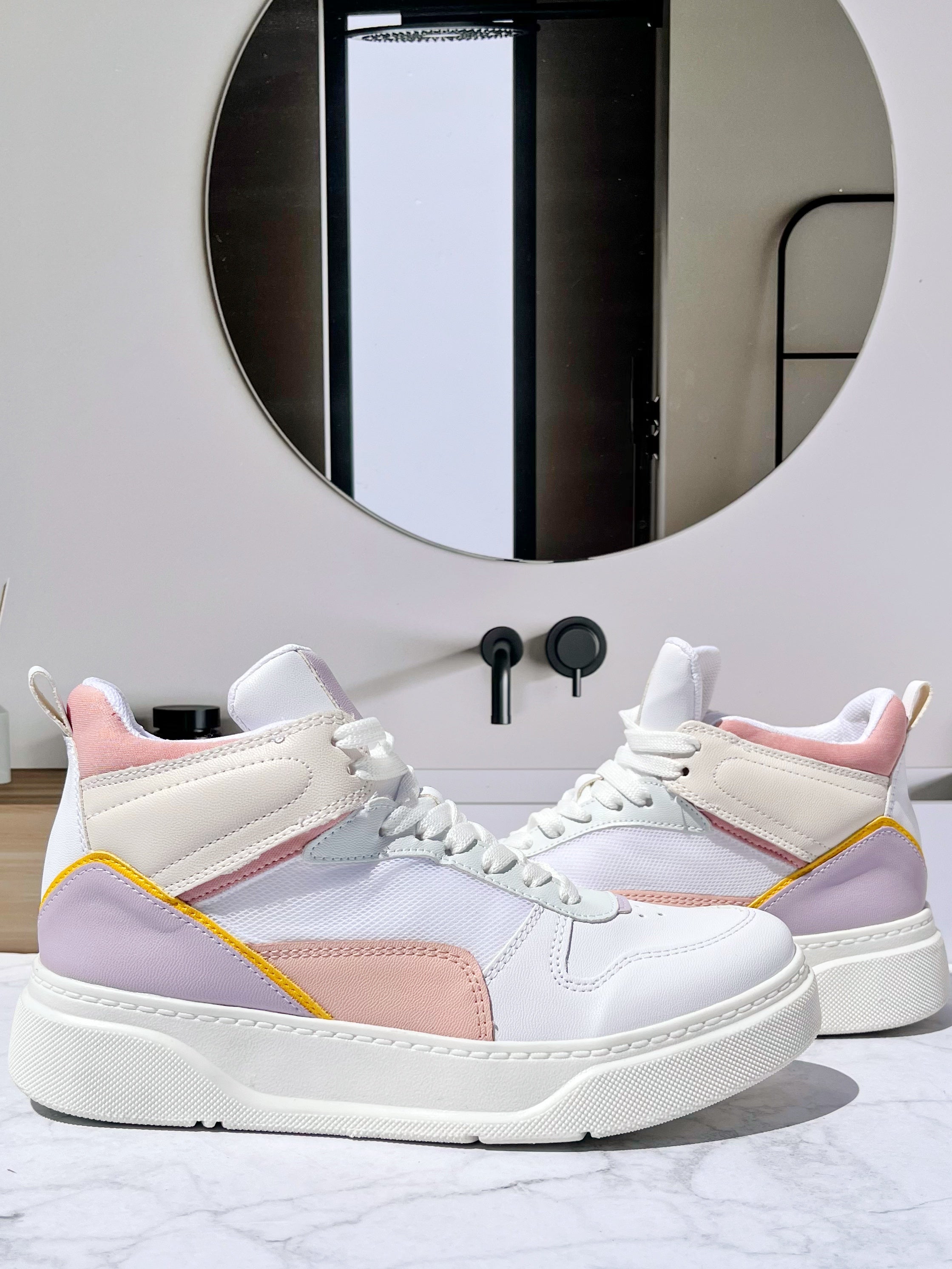 Teni Charlotte Pastel