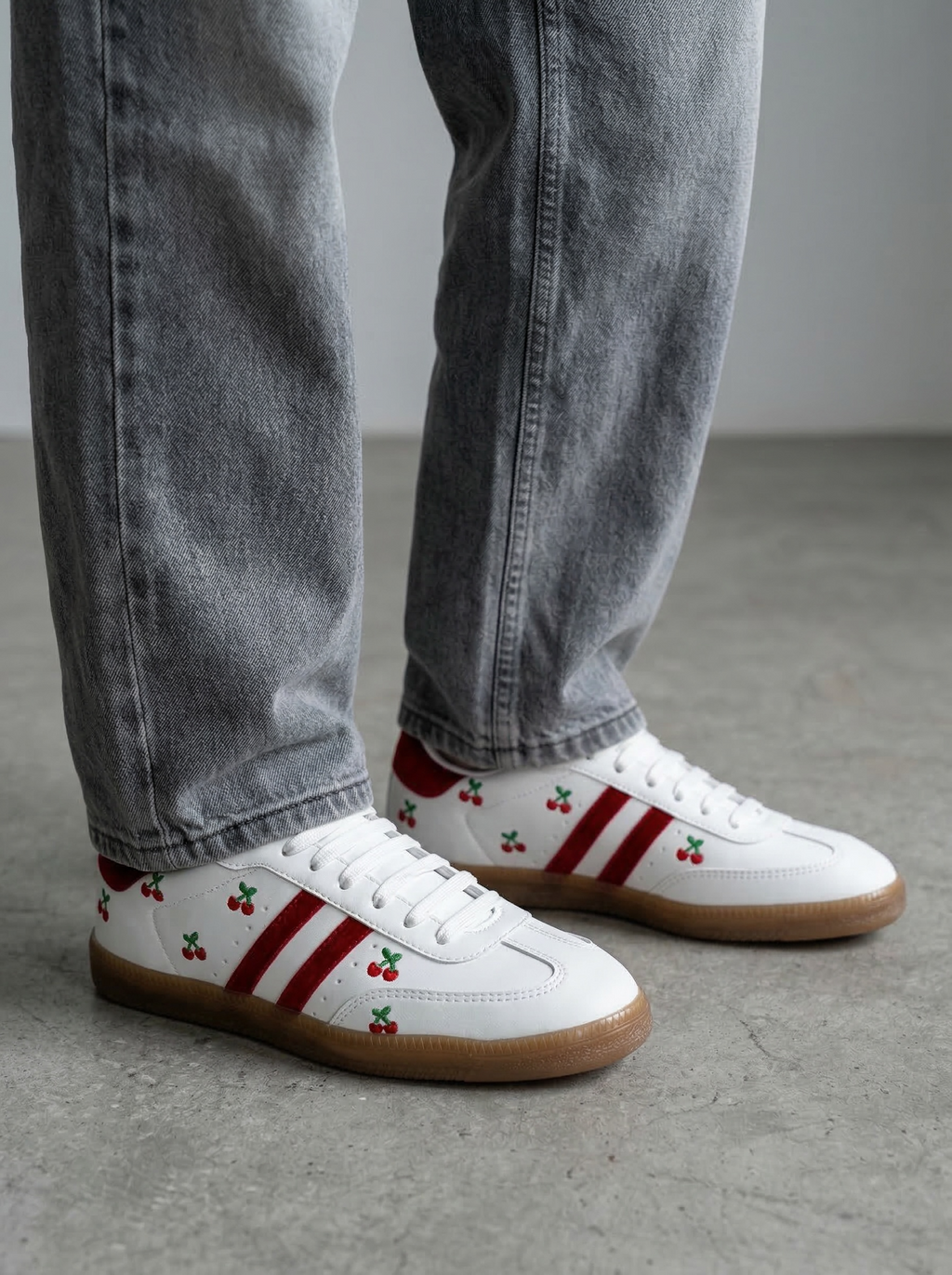 Teni Elfa Blanco y rojo con Cerezas