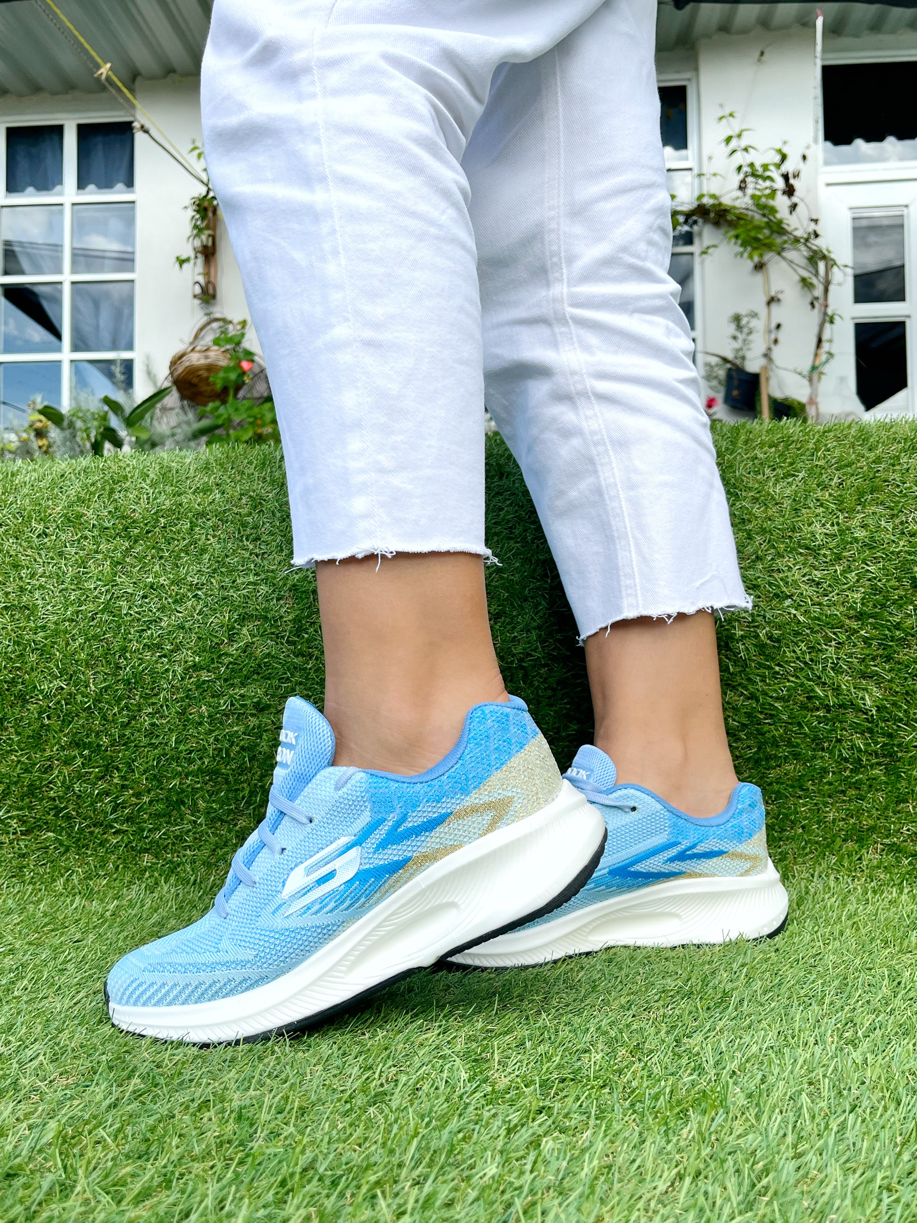 Teni Olivia Azul cielo