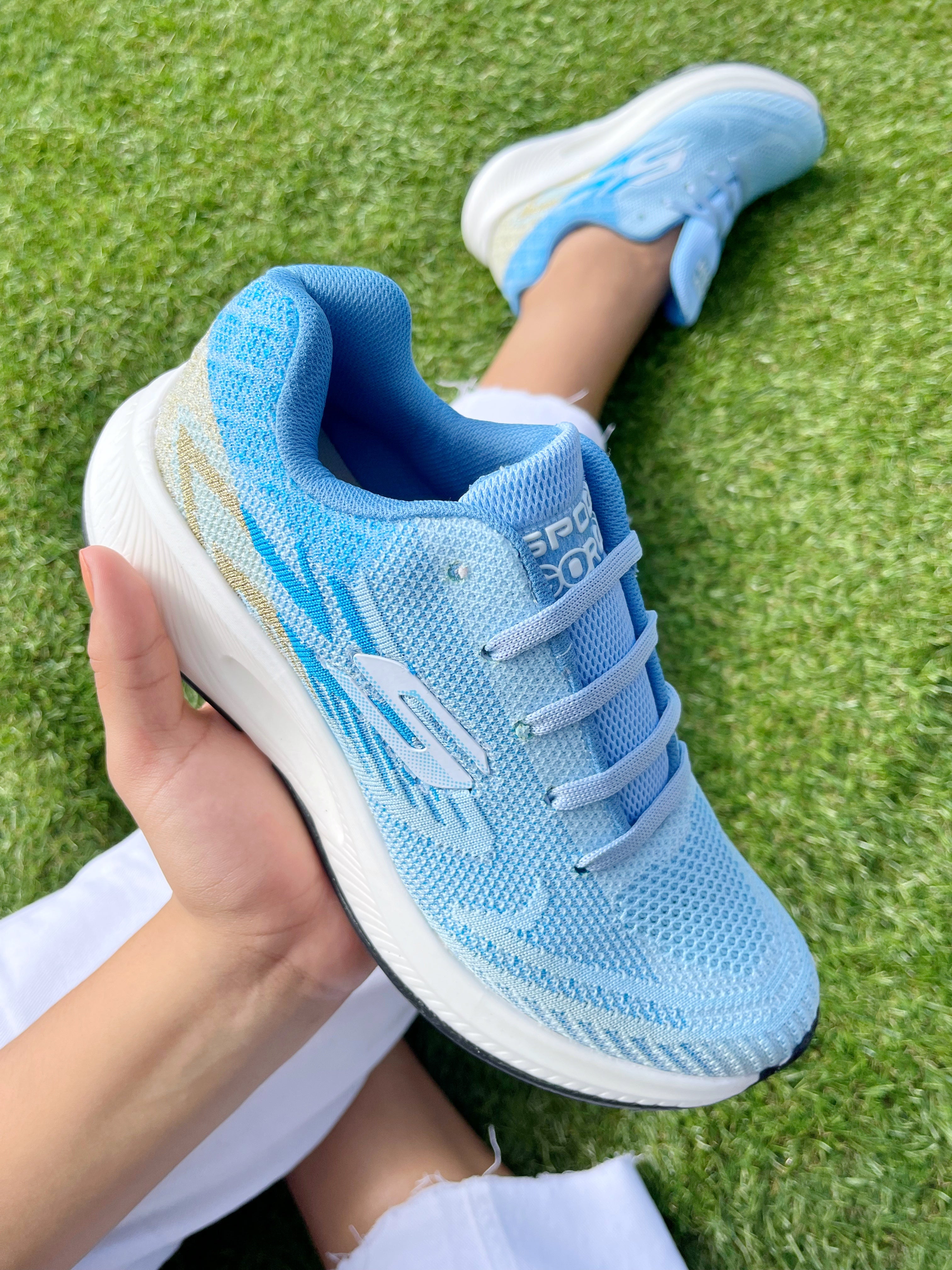 Teni Olivia Azul cielo