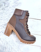 Bota Wild Agujeta Chocolate