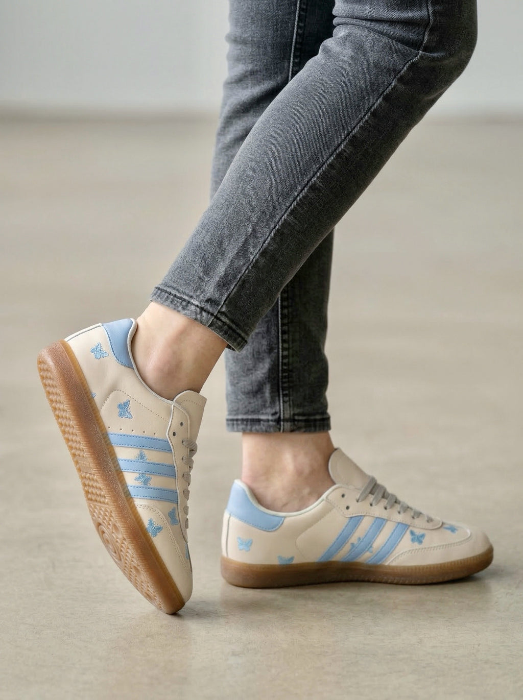 Teni Elfa Latte y Cielo Butterfly